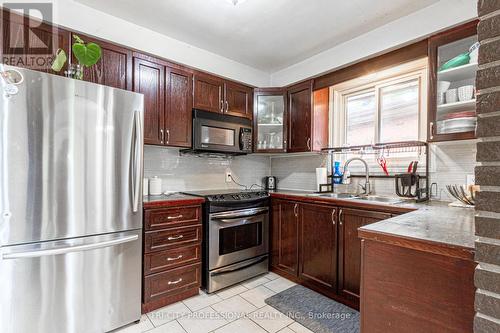 263 Fairridge Road, Hamilton, ON - Indoor Photo Showing Kitchen With Stainless Steel Kitchen With Double Sink