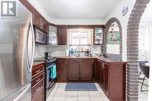 263 Fairridge Road, Hamilton, ON - Indoor Photo Showing Kitchen With Double Sink