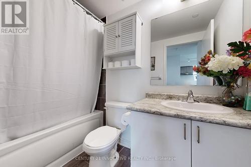 422 - 1 Falaise Road, Toronto, ON - Indoor Photo Showing Bathroom