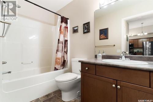 402E 1300 Stockton Street N, Regina, SK - Indoor Photo Showing Bathroom