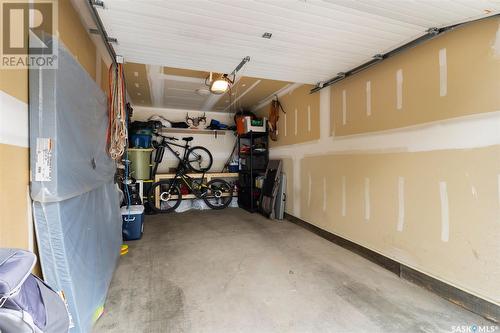 402E 1300 Stockton Street N, Regina, SK - Indoor Photo Showing Garage