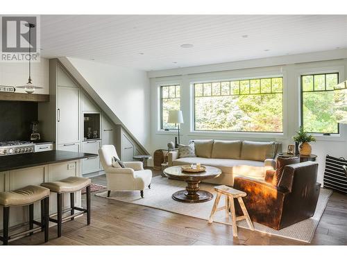 12407 Coldstream Creek Road, Coldstream, BC - Indoor Photo Showing Living Room