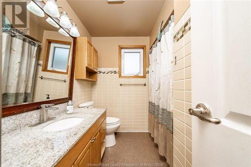 2288 Cadillac, Windsor, ON - Indoor Photo Showing Bathroom