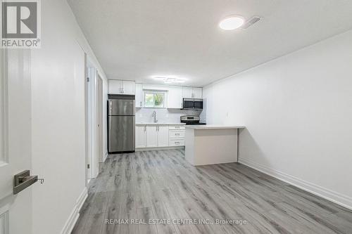 114 Sexton Crescent, Toronto, ON - Indoor Photo Showing Kitchen