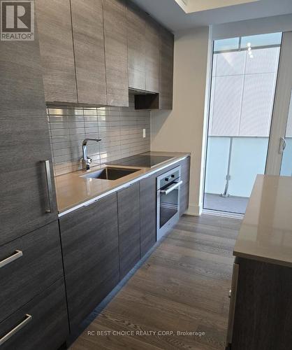 605 - 200 Bloor Street W, Toronto, ON - Indoor Photo Showing Kitchen With Upgraded Kitchen