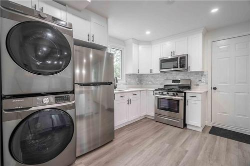 27 East 26Th Street, Hamilton, ON - Indoor Photo Showing Laundry Room