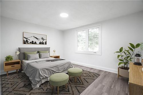 27 East 26Th Street, Hamilton, ON - Indoor Photo Showing Bedroom