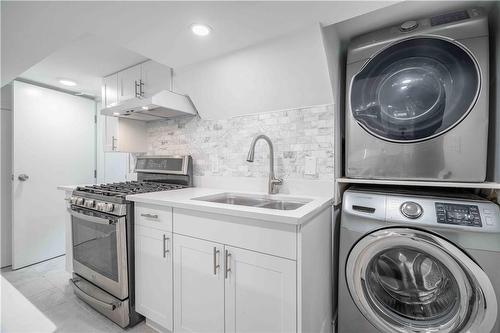 27 East 26Th Street, Hamilton, ON - Indoor Photo Showing Laundry Room