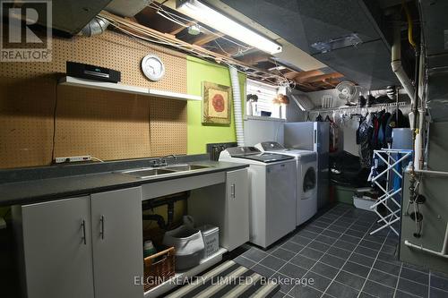 366 Burlington Crescent, London, ON - Indoor Photo Showing Laundry Room