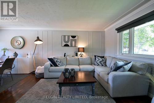 366 Burlington Crescent, London, ON - Indoor Photo Showing Living Room