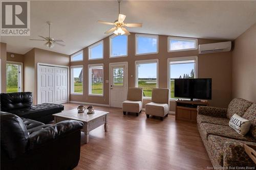 87 Caissie, Grande-Digue, NB - Indoor Photo Showing Living Room