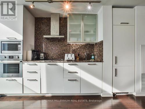 2804 - 14 York Street S, Toronto, ON - Indoor Photo Showing Kitchen With Upgraded Kitchen