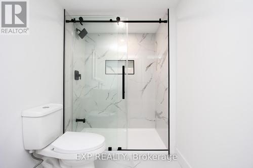B2 - 145 South Creek Drive, Kitchener, ON - Indoor Photo Showing Bathroom