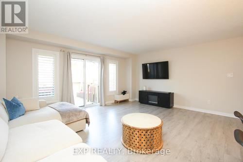 B2 - 145 South Creek Drive, Kitchener, ON - Indoor Photo Showing Living Room