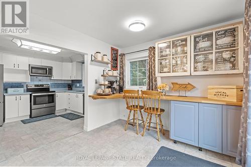 665 Nash Road N, Hamilton, ON - Indoor Photo Showing Kitchen