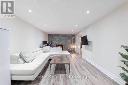 33 Darlington Drive, Hamilton, ON - Indoor Photo Showing Living Room With Fireplace