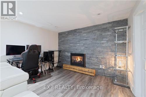 33 Darlington Drive, Hamilton, ON - Indoor With Fireplace
