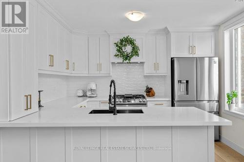 52 - 383 Dundas Street E, Hamilton, ON - Indoor Photo Showing Kitchen With Upgraded Kitchen