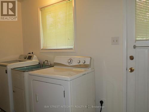 1640 Hillside Drive, London, ON - Indoor Photo Showing Laundry Room