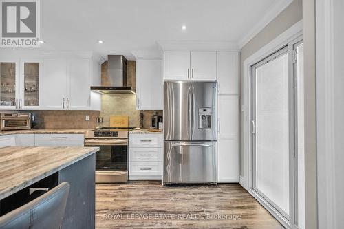 25 Lindsay Drive, Haldimand, ON - Indoor Photo Showing Kitchen With Upgraded Kitchen