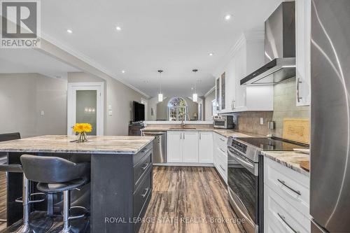 25 Lindsay Drive, Haldimand, ON - Indoor Photo Showing Kitchen With Upgraded Kitchen