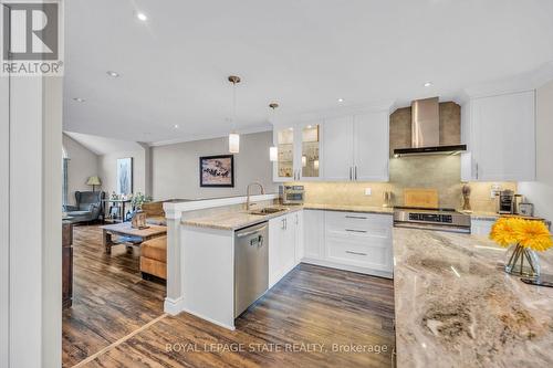 25 Lindsay Drive, Haldimand, ON - Indoor Photo Showing Kitchen With Upgraded Kitchen