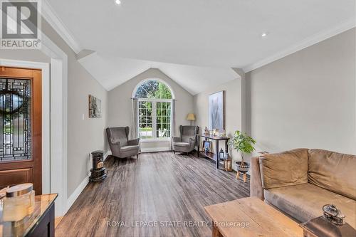 25 Lindsay Drive, Haldimand, ON - Indoor Photo Showing Living Room