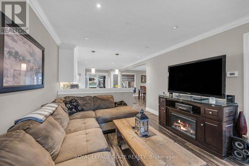 25 Lindsay Drive, Haldimand, ON - Indoor Photo Showing Living Room
