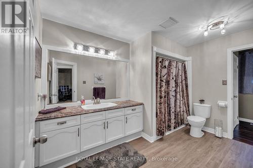 25 Lindsay Drive, Haldimand, ON - Indoor Photo Showing Bathroom