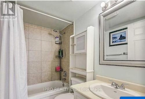 1001 - 26 Hanover Road, Brampton, ON - Indoor Photo Showing Bathroom