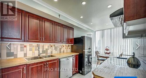 1001 - 26 Hanover Road, Brampton (Queen Street Corridor), ON - Indoor Photo Showing Kitchen With Double Sink