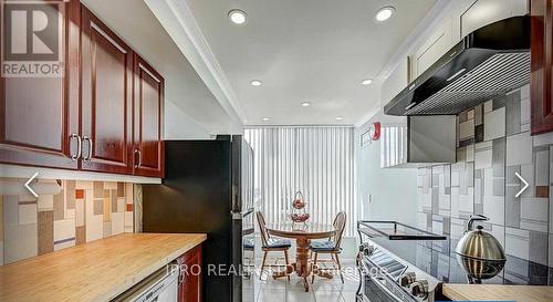 1001 - 26 Hanover Road, Brampton (Queen Street Corridor), ON - Indoor Photo Showing Kitchen