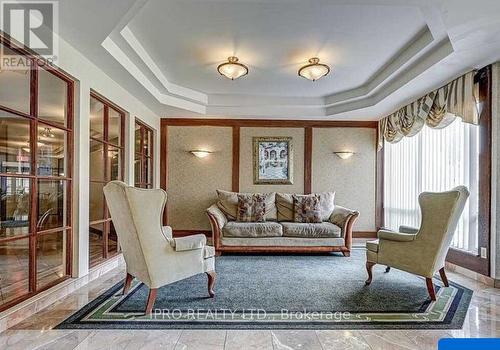 1001 - 26 Hanover Road, Brampton, ON - Indoor Photo Showing Living Room