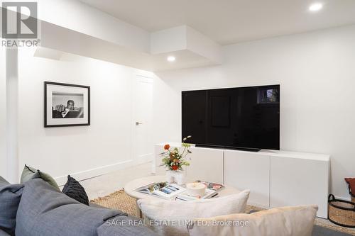 82 Annette Street, Toronto, ON - Indoor Photo Showing Living Room