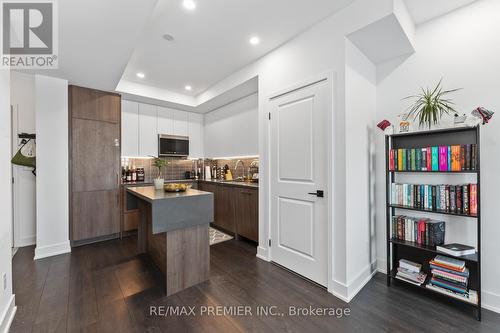 727 - 2485 Taunton Road, Oakville, ON - Indoor Photo Showing Kitchen