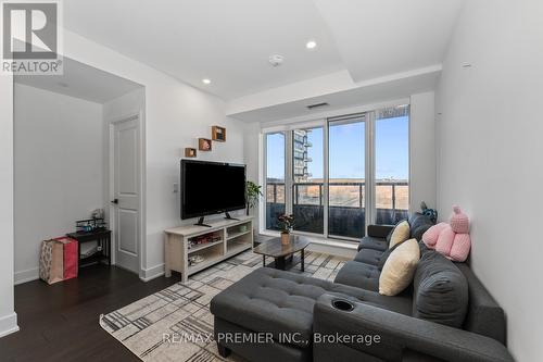 727 - 2485 Taunton Road, Oakville, ON - Indoor Photo Showing Living Room