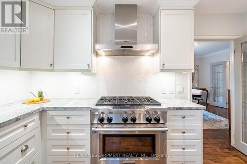 4306 Lakeshore Road, Burlington, ON - Indoor Photo Showing Kitchen With Upgraded Kitchen