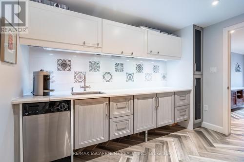 4306 Lakeshore Road, Burlington, ON - Indoor Photo Showing Kitchen