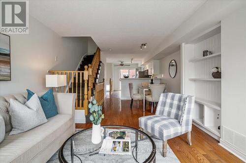 11 - 1751 Lampman Avenue, Burlington, ON - Indoor Photo Showing Living Room