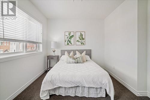 11 - 1751 Lampman Avenue, Burlington, ON - Indoor Photo Showing Bedroom