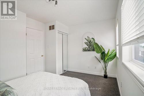 11 - 1751 Lampman Avenue, Burlington, ON - Indoor Photo Showing Bedroom