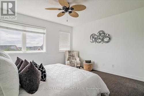 11 - 1751 Lampman Avenue, Burlington, ON - Indoor Photo Showing Bedroom