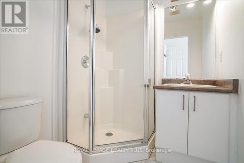11 - 1751 Lampman Avenue, Burlington, ON - Indoor Photo Showing Bathroom