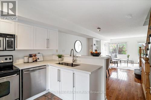 11 - 1751 Lampman Avenue, Burlington, ON - Indoor Photo Showing Kitchen