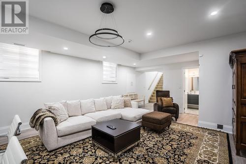 11A Maple Avenue N, Mississauga, ON - Indoor Photo Showing Living Room