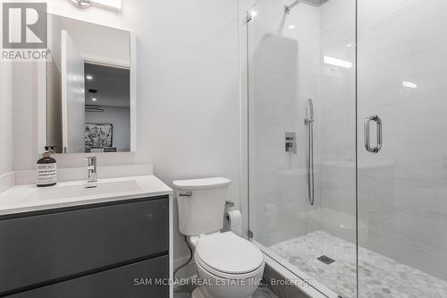 11A Maple Avenue N, Mississauga, ON - Indoor Photo Showing Bathroom