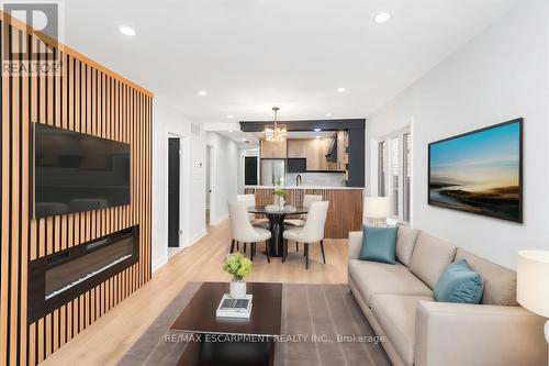 284 Grosvenor Avenue N, Hamilton, ON - Indoor Photo Showing Living Room