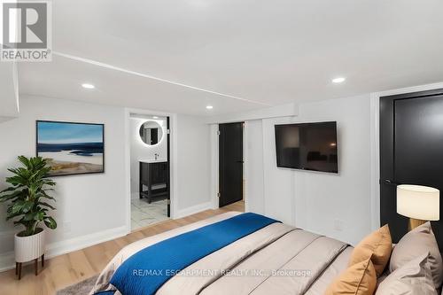 284 Grosvenor Avenue N, Hamilton, ON - Indoor Photo Showing Bedroom