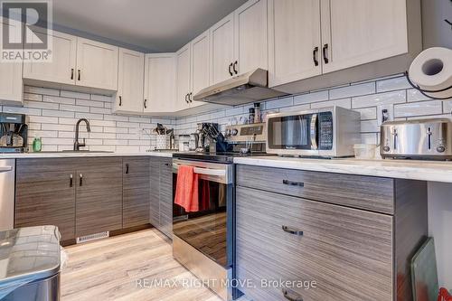 447 Sundial Drive, Orillia, ON - Indoor Photo Showing Kitchen With Upgraded Kitchen