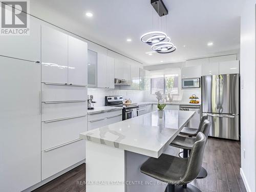 206 - 475 Bramalea Road, Brampton, ON - Indoor Photo Showing Kitchen With Upgraded Kitchen